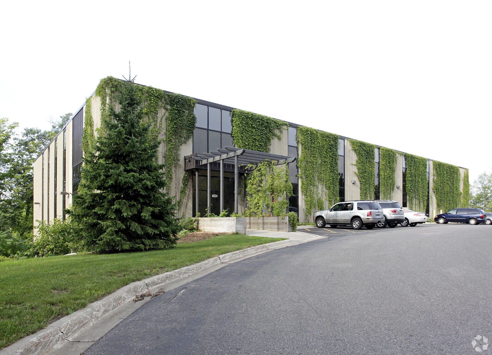 4024 Peavey Rd, Chaska, MN à vendre Photo du bâtiment- Image 1 de 10