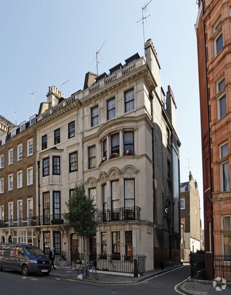 44 Harley St, Londres à louer - Photo principale - Image 1 de 3