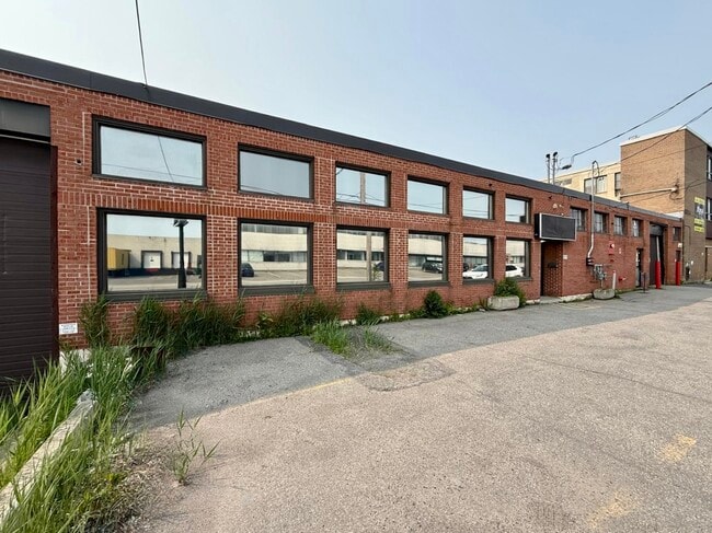 More details for 5579-5581 Rue Paré, Mt Royal, QC - Industrial for Lease