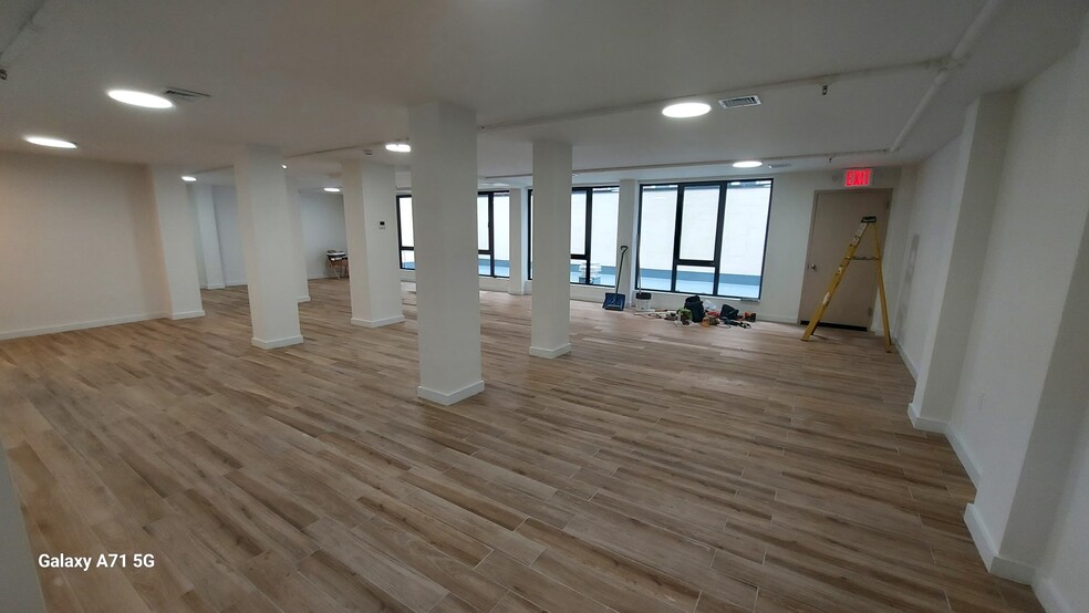 41-34 45th St, Long Island City, NY for lease - Building Photo - Image 3 of 5