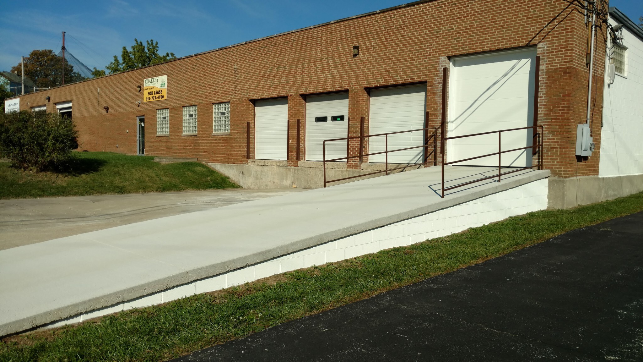 5231 Greenhurst Ext, Maple Heights, OH à louer Photo du bâtiment- Image 1 de 3