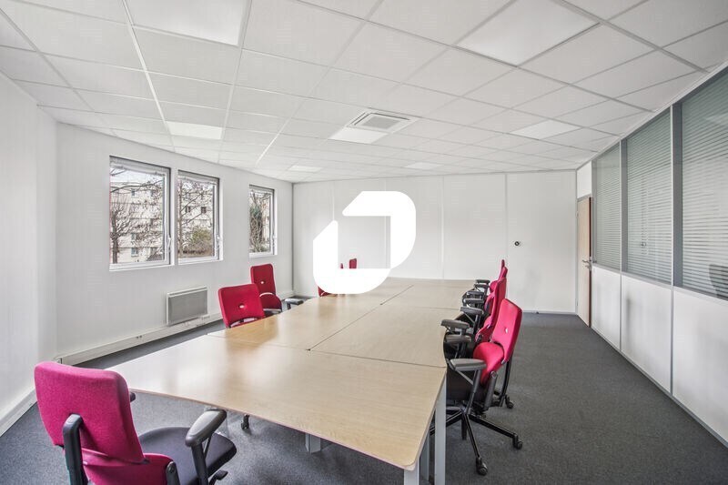 Bureau dans Nanterre à louer - Photo du bâtiment - Image 3 de 13