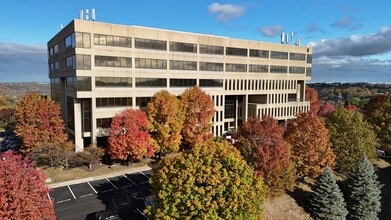 730 Holiday Dr, Pittsburgh, PA à louer Aérien- Image 1 de 10