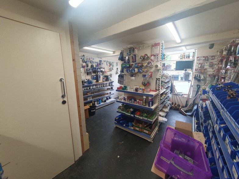 20 Wharf St, Sowerby Bridge for sale - Interior Photo - Image 3 of 3