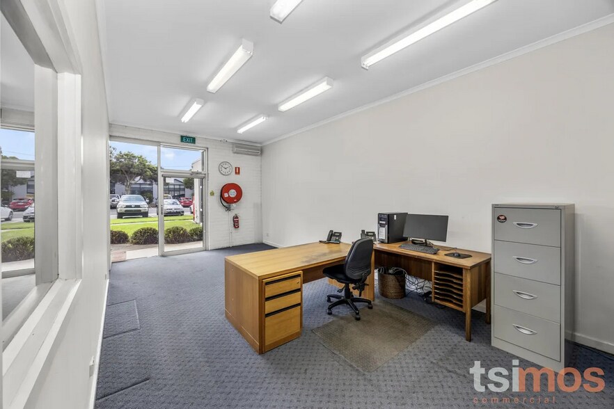 37 Taunton Drive, Cheltenham for sale - Interior Photo - Image 2 of 4