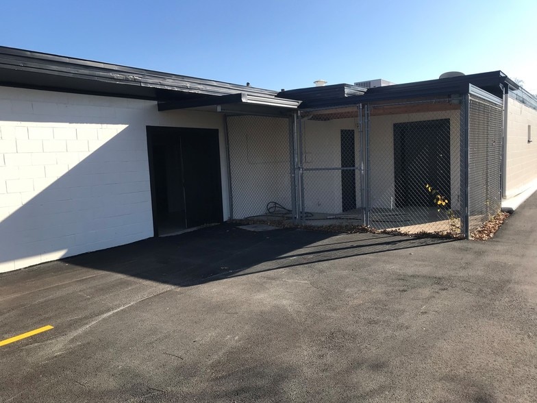 601 W Main St, Arlington, TX for sale - Building Photo - Image 3 of 17