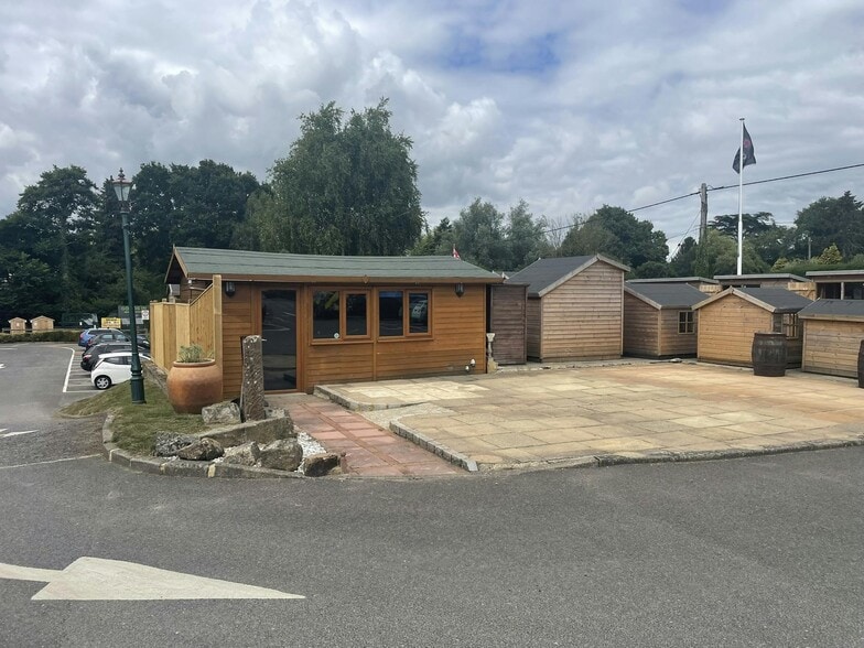 Front Sales Unit Blackbrooks Sedlescombe, Battle for lease - Primary Photo - Image 1 of 3