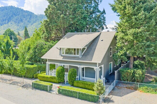 More details for 111 Cedar St, Rogue River, OR - Office for Sale