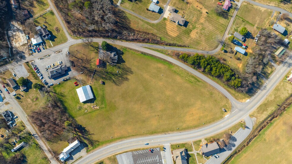 226 Cherohala Skyway, Tellico Plains, TN à vendre - Photo du bâtiment - Image 3 de 15