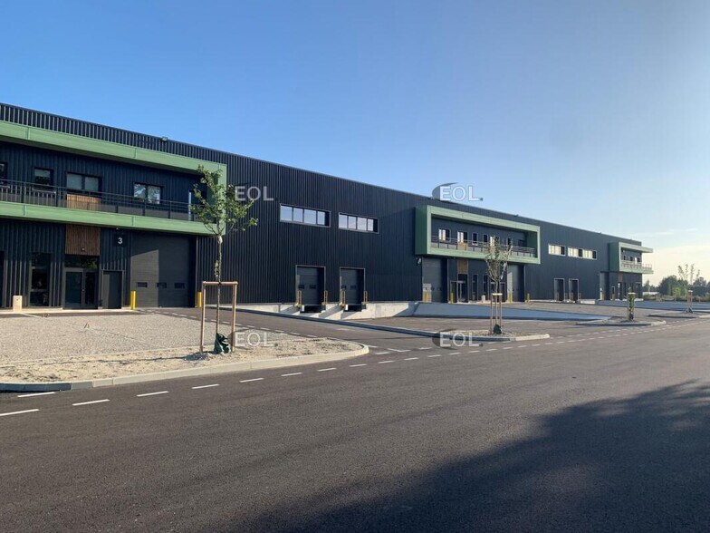 Flex in Graveson for lease - Building Photo - Image 1 of 6
