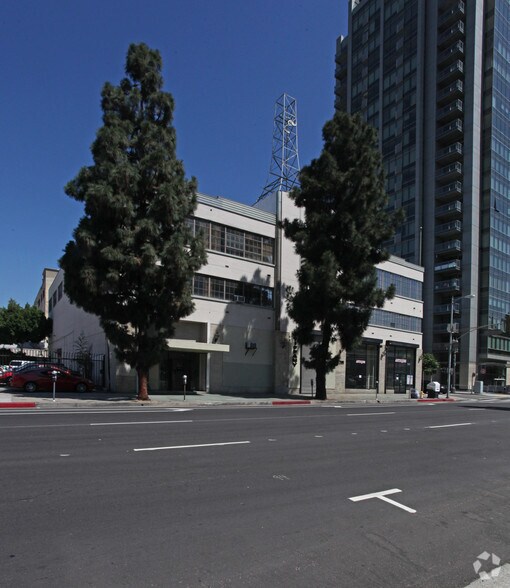 1201 S Grand Ave, Los Angeles, CA à louer - Photo du bâtiment - Image 2 de 27