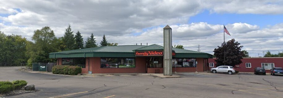 2524 S Cedar St, Lansing, MI à louer - Photo du bâtiment - Image 2 de 6