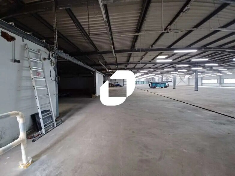 Office in Lormont for lease - Building Photo - Image 3 of 9