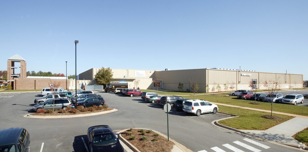 1839 S Main St, Wake Forest, NC à louer - Photo du bâtiment - Image 2 de 15