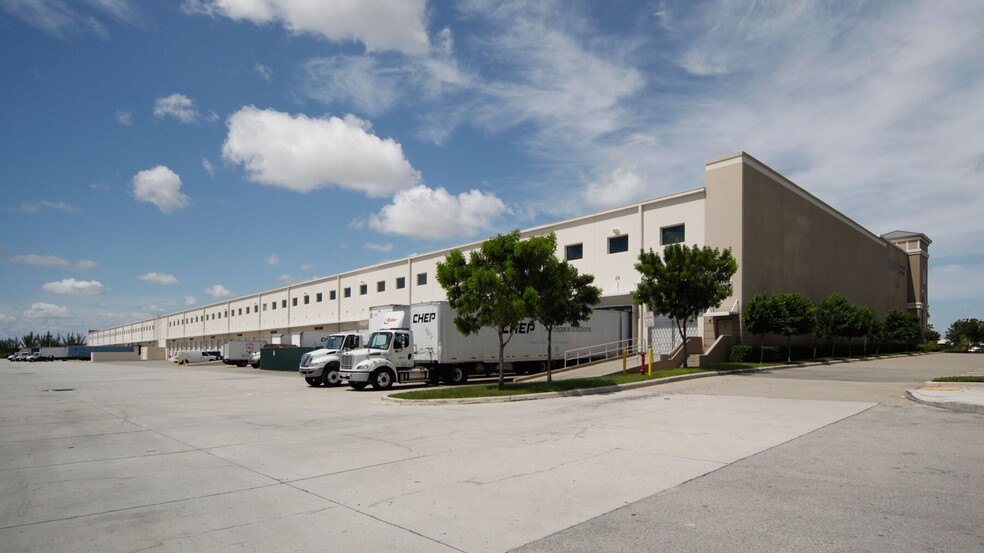 12200 NW 25th St, Miami, FL for lease - Building Photo - Image 3 of 54