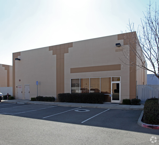 9096 Elkmont Way, Elk Grove, CA for lease - Primary Photo - Image 1 of 2