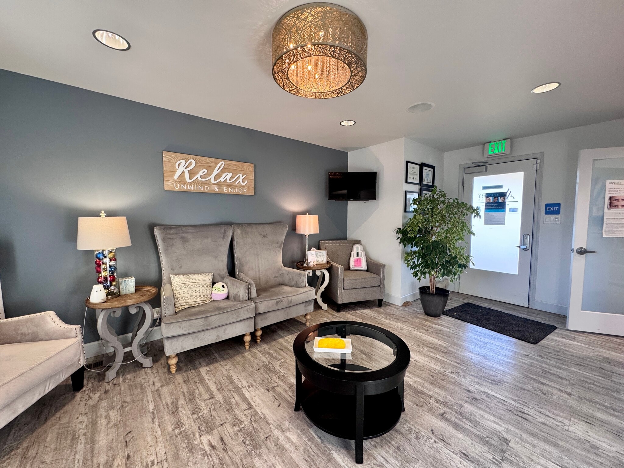 3330 Churn Creek Rd, Redding, CA for lease Interior Photo- Image 1 of 2