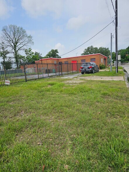 5115-5123 Martin Luther King Jr Blvd, Houston, TX à louer - Photo du bâtiment - Image 2 de 4