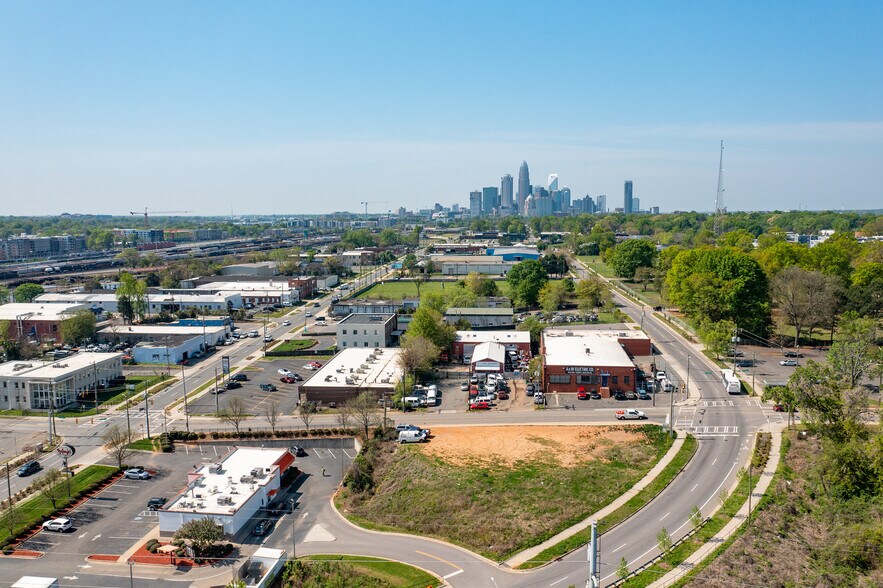 127 W 28th St, Charlotte, NC à louer - Photo du bâtiment - Image 2 de 17