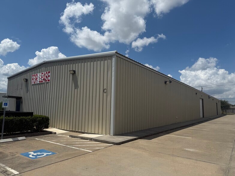 8051 S Sam Houston Pky, Houston, TX à louer - Photo du bâtiment - Image 2 de 42