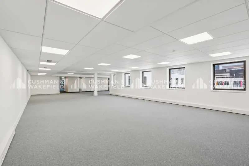 24 Boulevard De Pesaro, Nanterre for lease - Interior Photo - Image 3 of 10