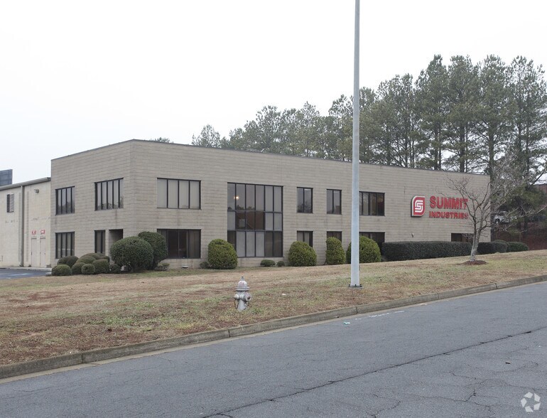 839 Pickens Industrial Dr, Marietta, GA à louer - Photo du bâtiment - Image 2 de 2