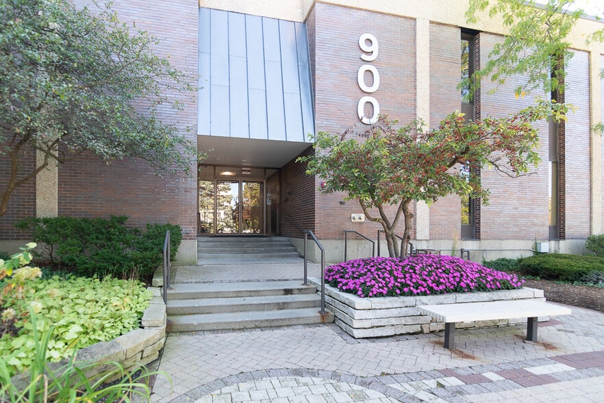 900 Skokie Blvd, Northbrook, IL à louer - Photo du bâtiment - Image 2 de 14