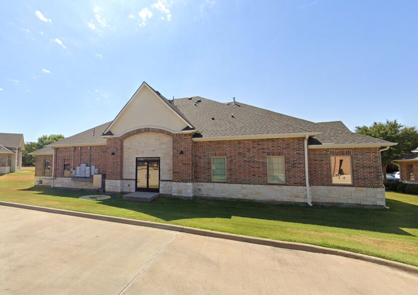 4061 Kirkpatrick Ln, Flower Mound, TX à vendre - Photo du bâtiment - Image 3 de 10