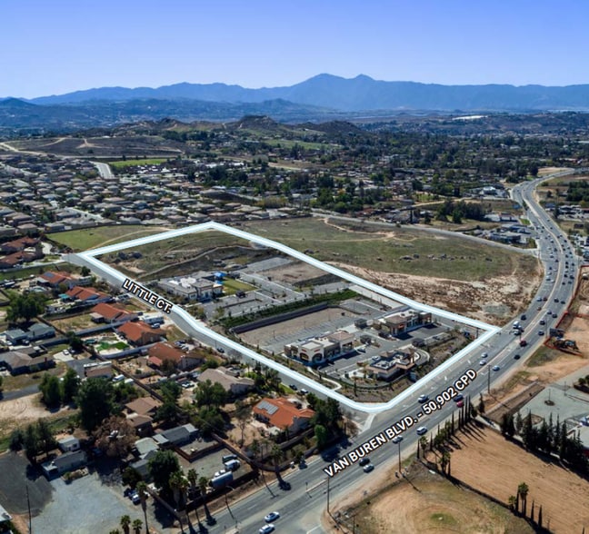 18233 Van Buren Blvd, Riverside, CA for lease - Primary Photo - Image 1 of 3