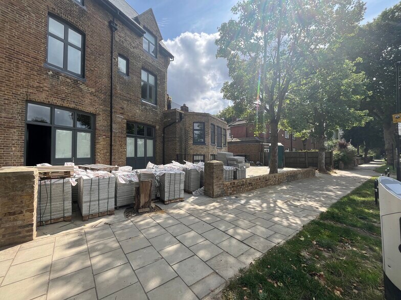 2 Grove Park Rd, Londres à louer - Photo du bâtiment - Image 2 de 4