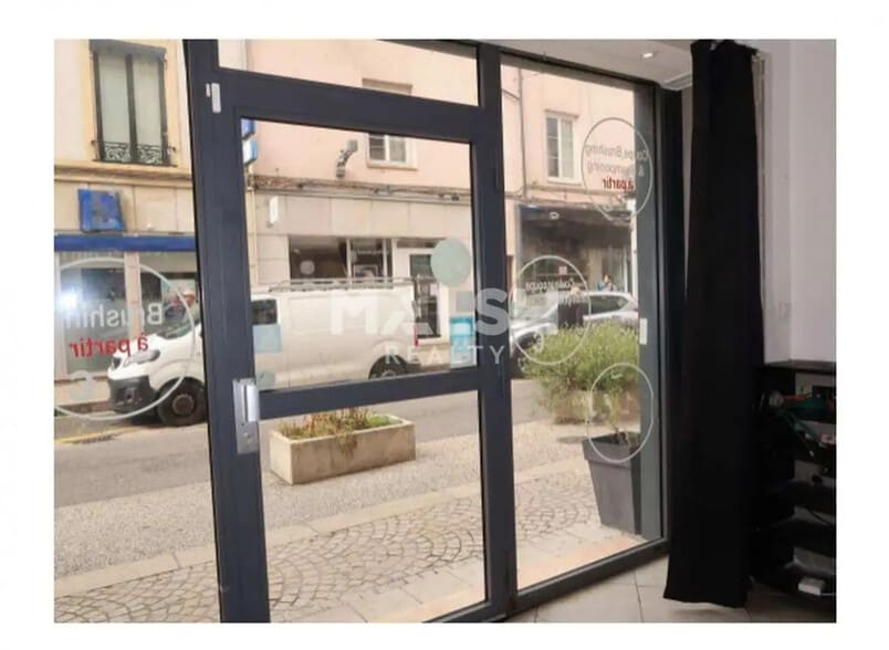 Commerce de détail dans Lyon à louer - Photo du bâtiment - Image 3 de 15