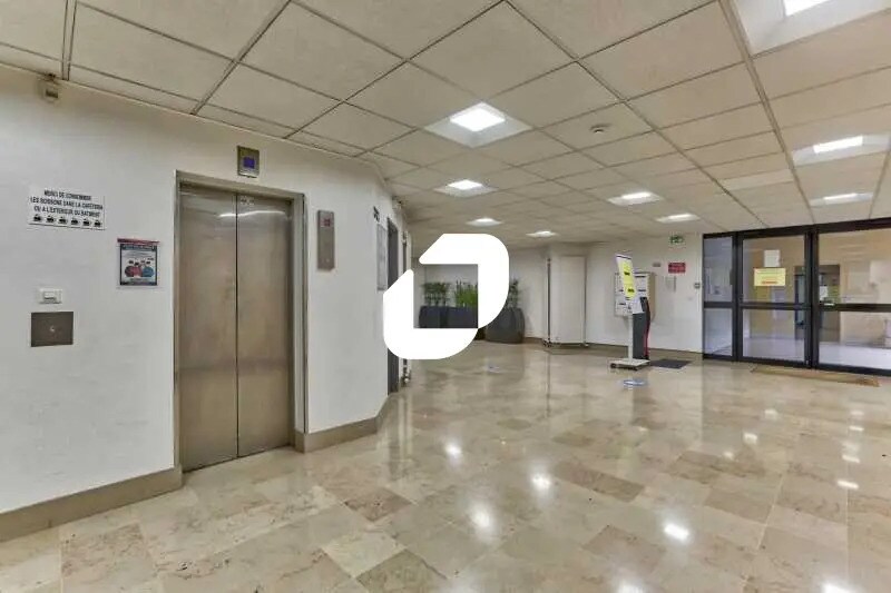 Bureau dans Évry-Courcouronnes à louer - Photo du bâtiment - Image 3 de 11