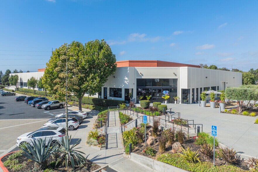 120-128 Baytech Dr, San Jose, CA à louer - Photo du bâtiment - Image 1 de 12