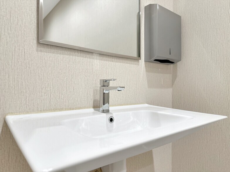 6700 NE 2nd Ct, Miami, FL à vendre - Photo intérieure - Image 3 de 25