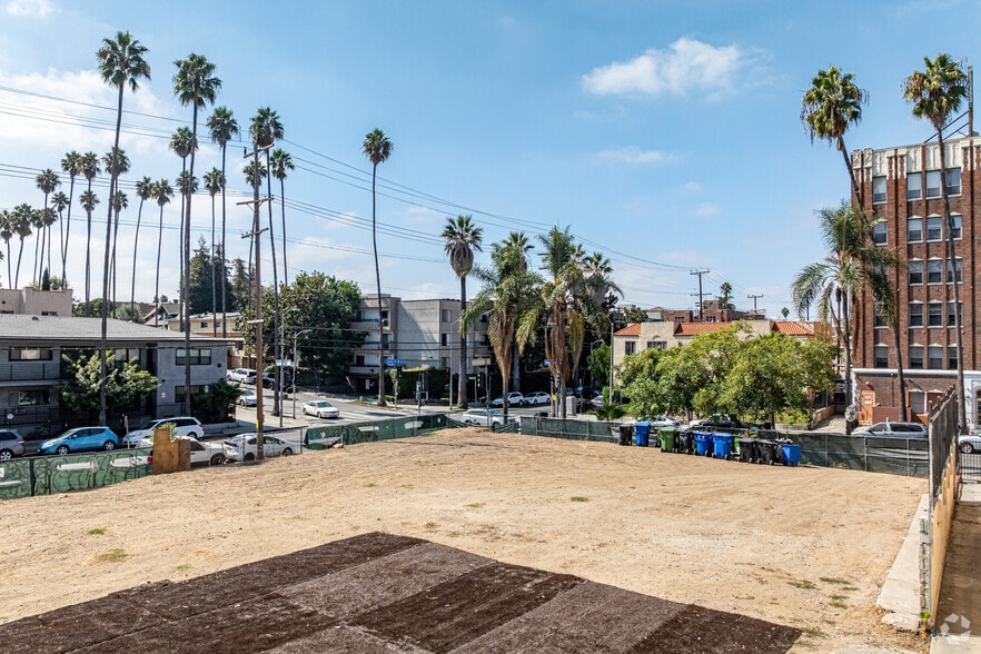 854 S Normandie Ave, Los Angeles, CA à vendre - Photo du bâtiment - Image 3 de 29