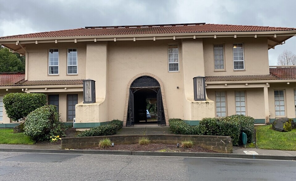 2500 Vallejo St, Santa Rosa, CA à louer - Photo du bâtiment - Image 2 de 8