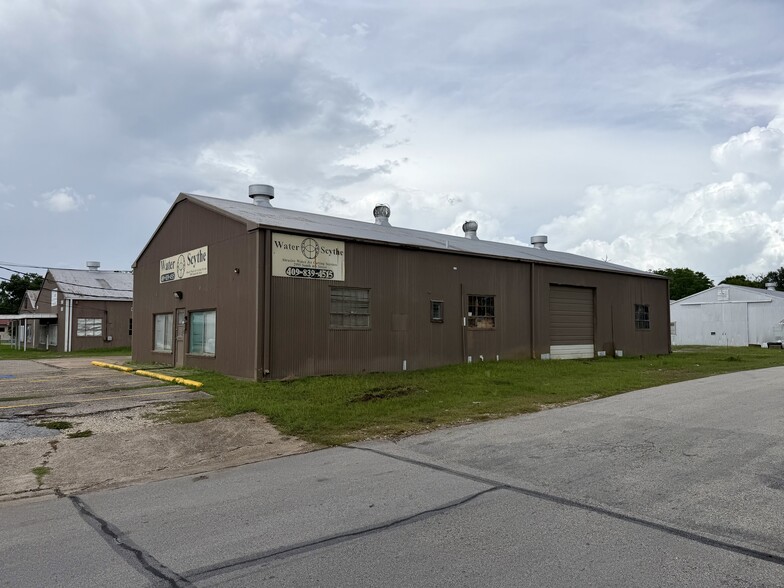 2995 S 4th St, Beaumont, TX for lease - Building Photo - Image 2 of 8