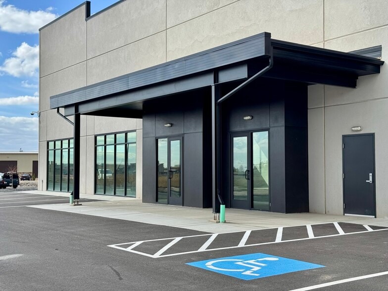 2724 N Rulon White Blvd, Pleasant View, UT for lease - Building Photo - Image 3 of 13