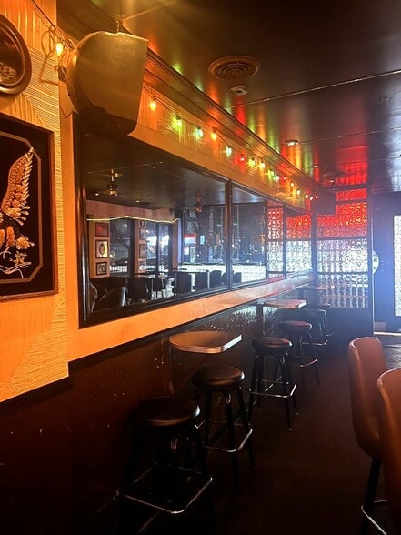 1071-1073 Broadway, Brooklyn, NY à louer - Photo du bâtiment - Image 2 de 6