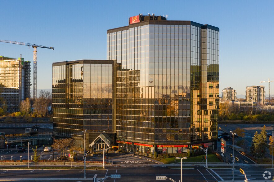 2540 Boul Daniel-Johnson, Laval, QC à louer - Photo du bâtiment - Image 2 de 10