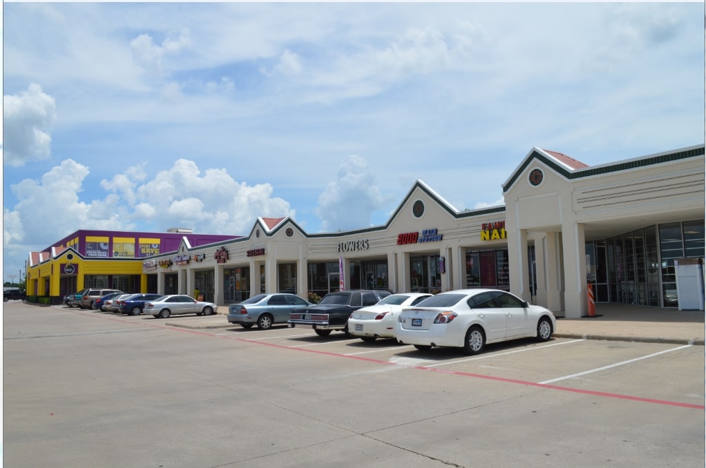 525-597 W Pioneer Pky, Grand Prairie, TX for lease Primary Photo- Image 1 of 18