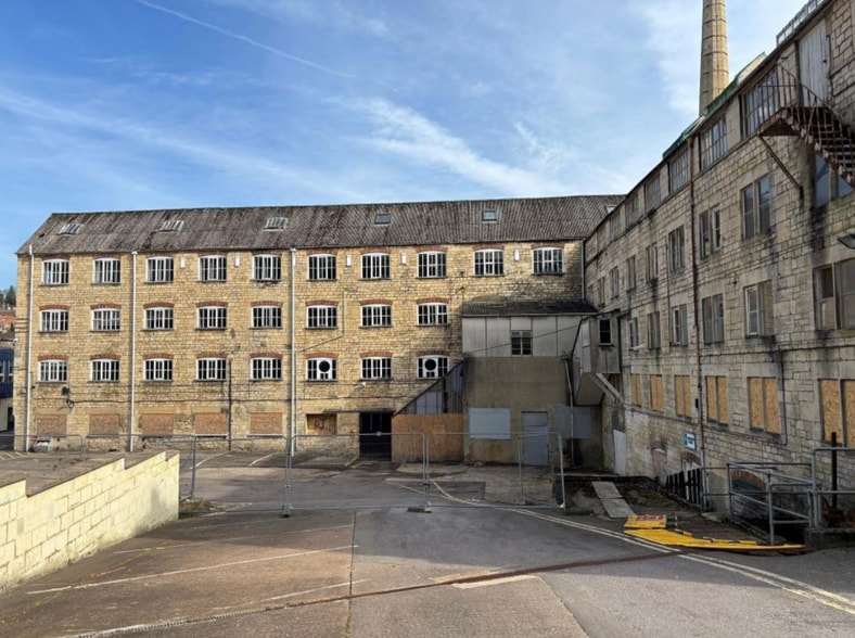 Mill Building and Site portfolio of 2 properties for sale on LoopNet.ca - Building Photo - Image 3 of 6