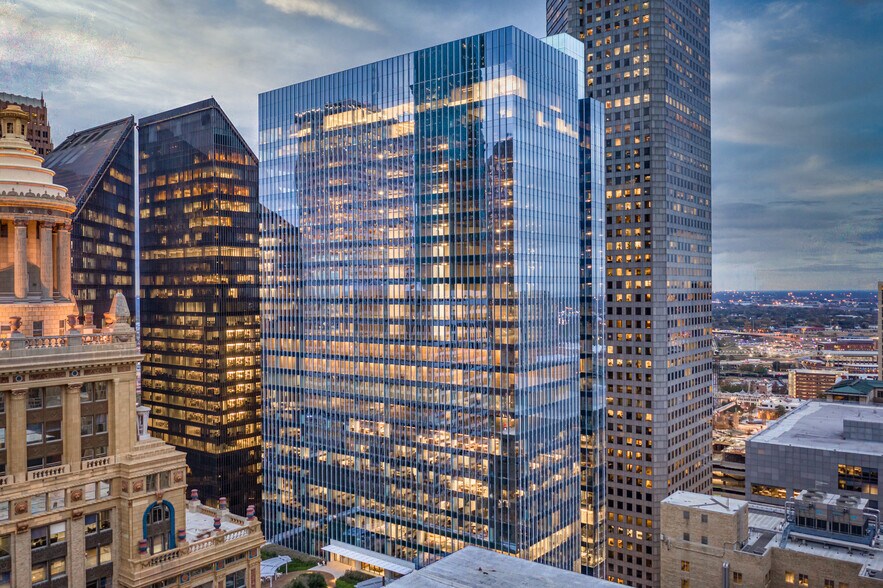 800 Capitol St, Houston, TX à louer - Vidéo aérienne - Image 2 de 4