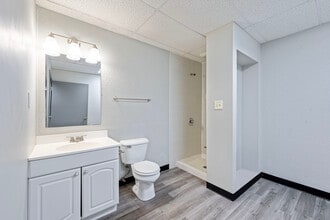 5890-5898 Chandler Ct, Westerville, OH à louer Photo intérieure- Image 2 de 9