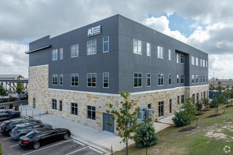 1601 E Pflugerville Pky, Pflugerville, TX à louer - Photo du bâtiment - Image 2 de 21