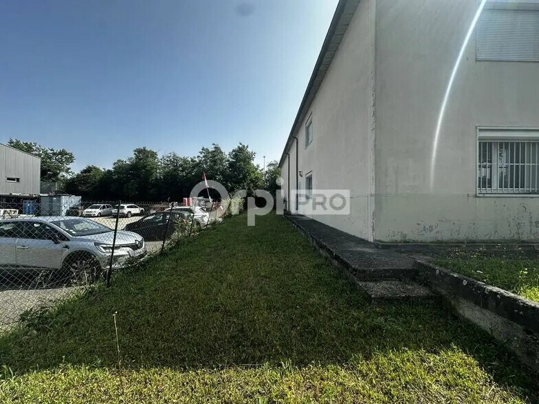 Flex dans Saint-Laurent-de-Mure à louer - Photo principale - Image 1 de 12
