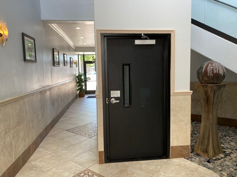 7010-7012 Reseda Blvd, Reseda, CA à louer - Photo intérieure - Image 3 de 5