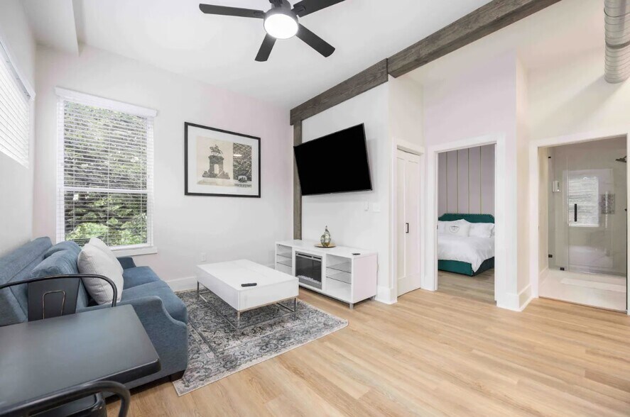 214 Welch St, Houston, TX à vendre - Photo intérieure - Image 3 de 18