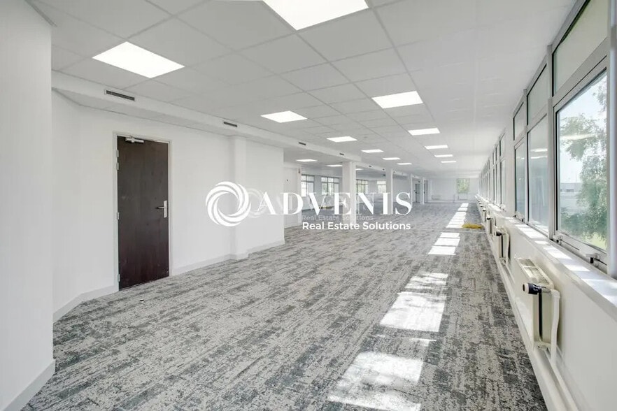 Office in Roissy-en-France for lease - Building Photo - Image 1 of 12