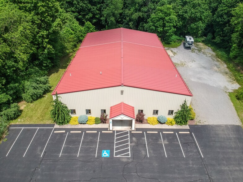 703 Commerce Ave, New Castle, PA à vendre - Photo du bâtiment - Image 3 de 19
